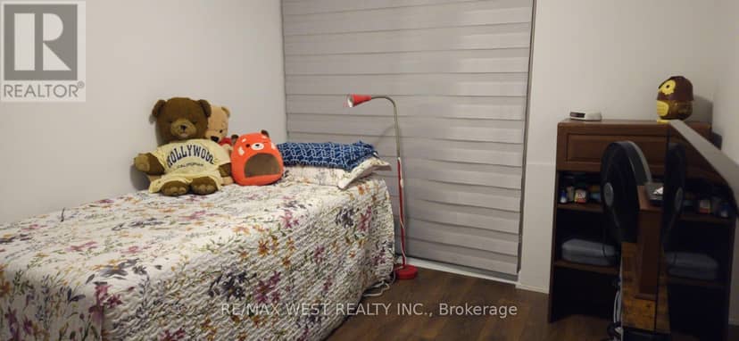 426 - 8 Trent Avenue — photo 27 of 29