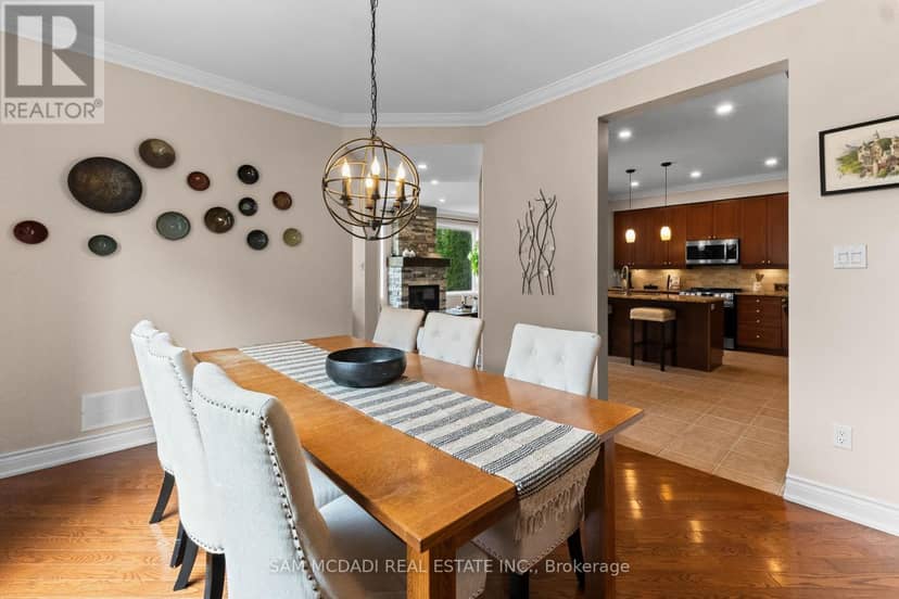 899 Pickersgill Crescent — photo 14 of 40