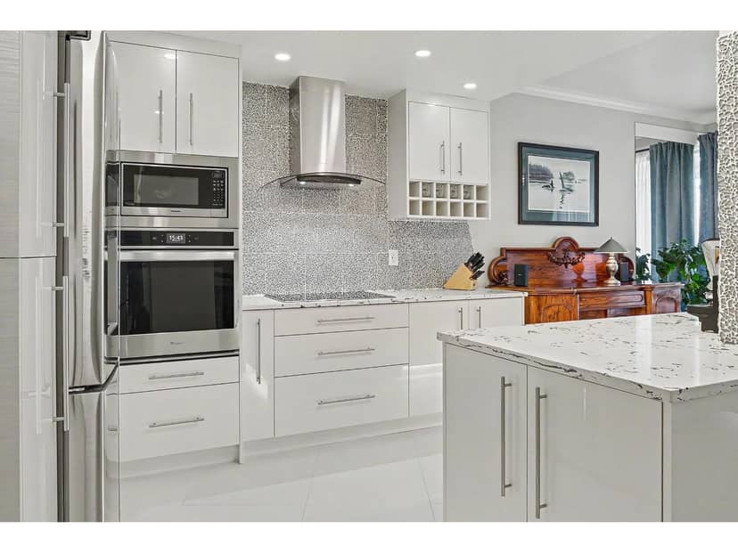 208 1765 MARTIN DRIVE, Surrey