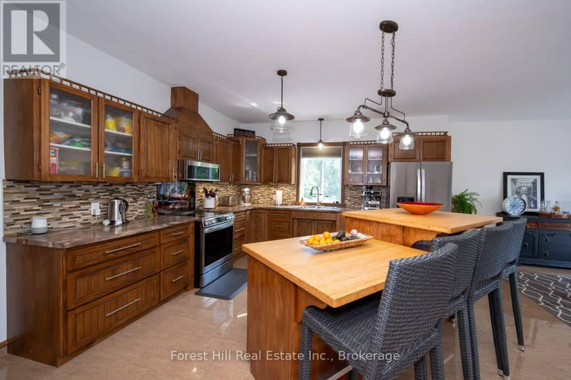 512 Salter Street S — photo 9 of 40