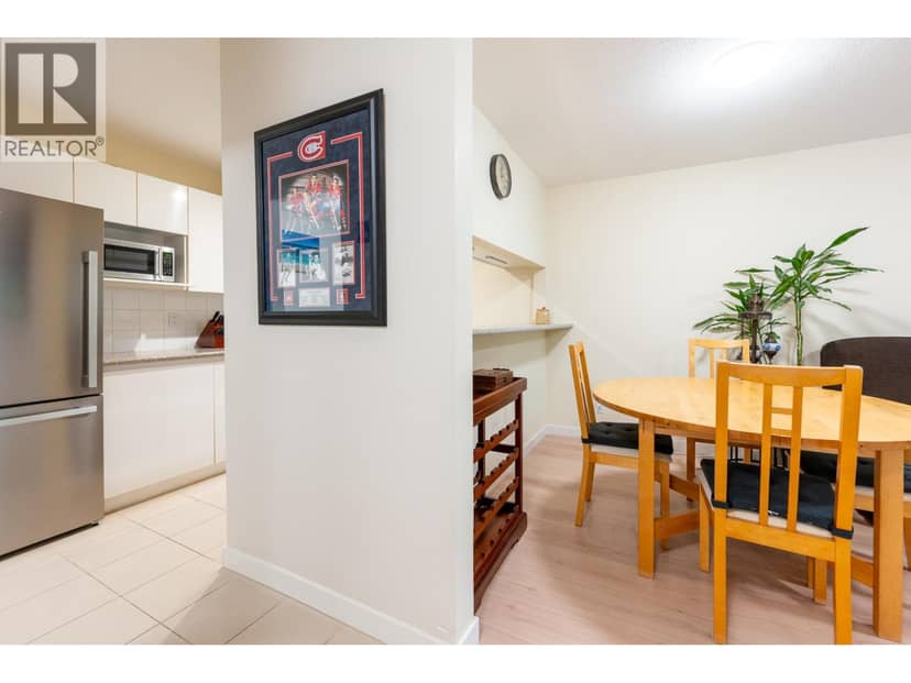 1 1386 W 6th Avenue — photo 9 of 33