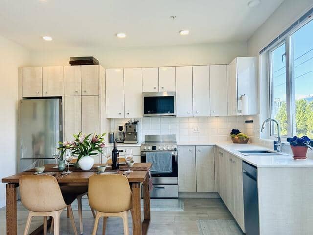 210 10838 WHALLEY BOULEVARD, Surrey, photo 5