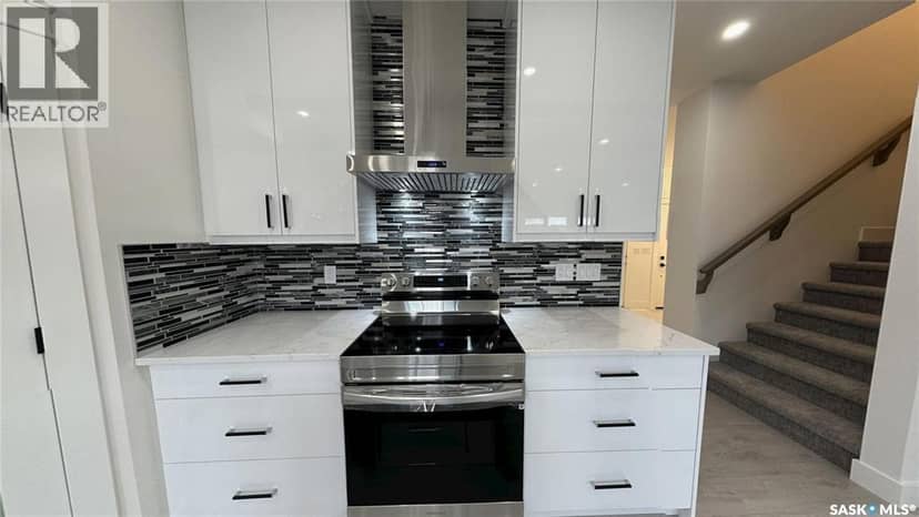 443 Yuel CRESCENT — photo 4 of 24