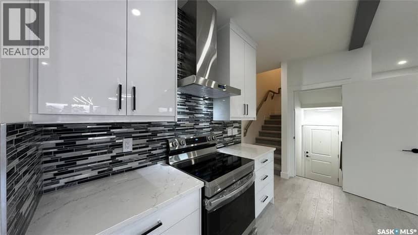 443 Yuel CRESCENT — photo 3 of 24