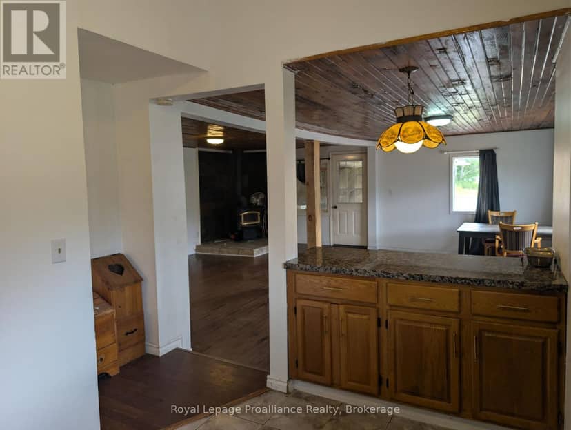 4310 Henderson Road — photo 10 of 28