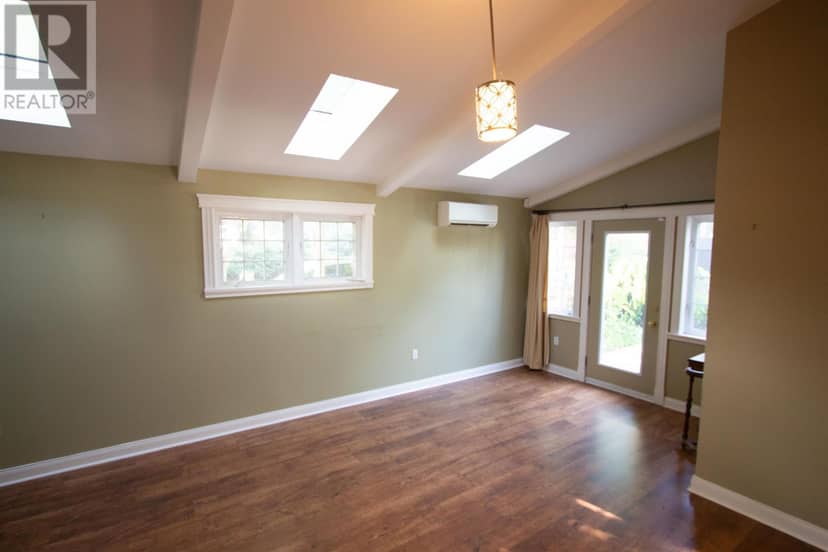 288 Notre Dame Street — photo 10 of 19