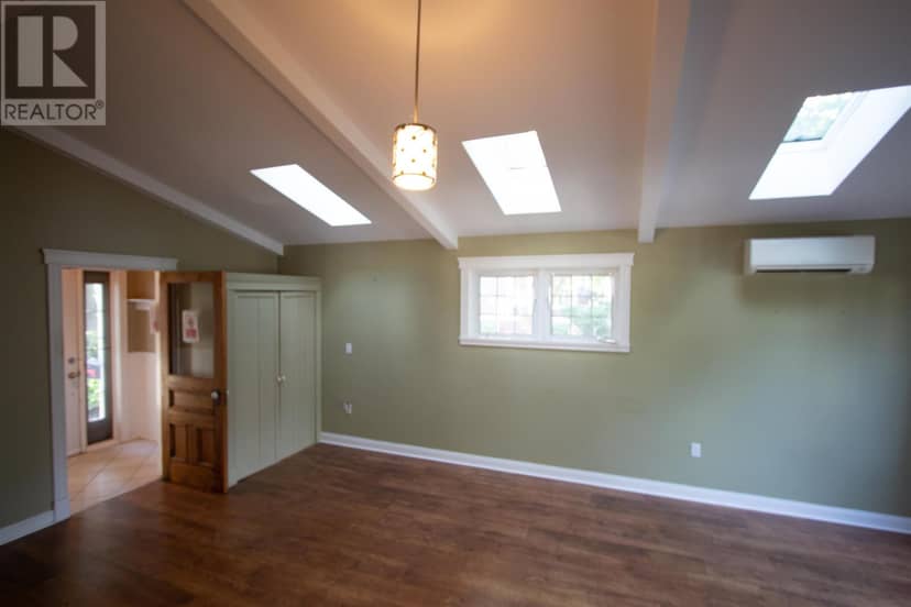 288 Notre Dame Street — photo 9 of 19