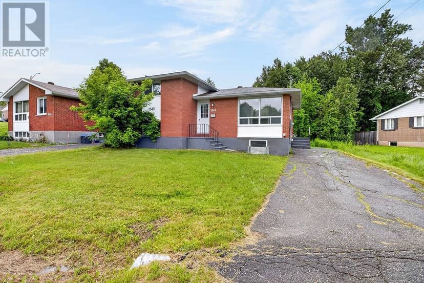 1543 Carling Crescent — photo 1 of 35