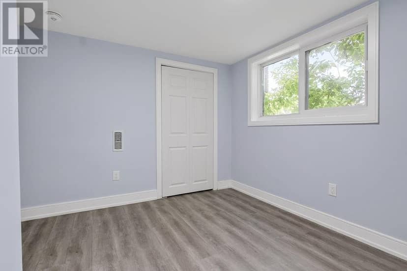 1543 Carling Crescent — photo 22 of 35