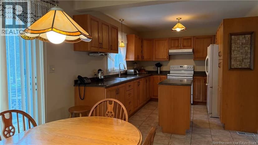 56 Premiere Avenue, Sainte-Anne-De-Madawaska, photo 3