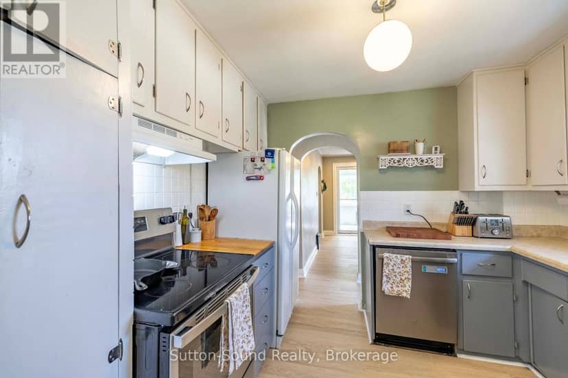 740 6th Street E — photo 15 of 39