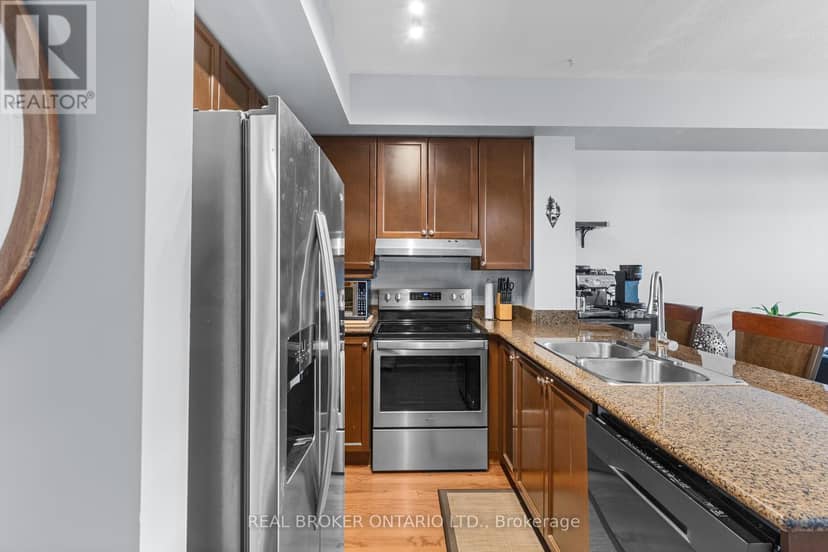 302 - 1 Shipyard Lane — photo 3 of 40