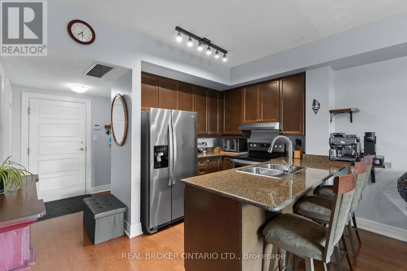 302 - 1 Shipyard Lane — photo 4 of 40