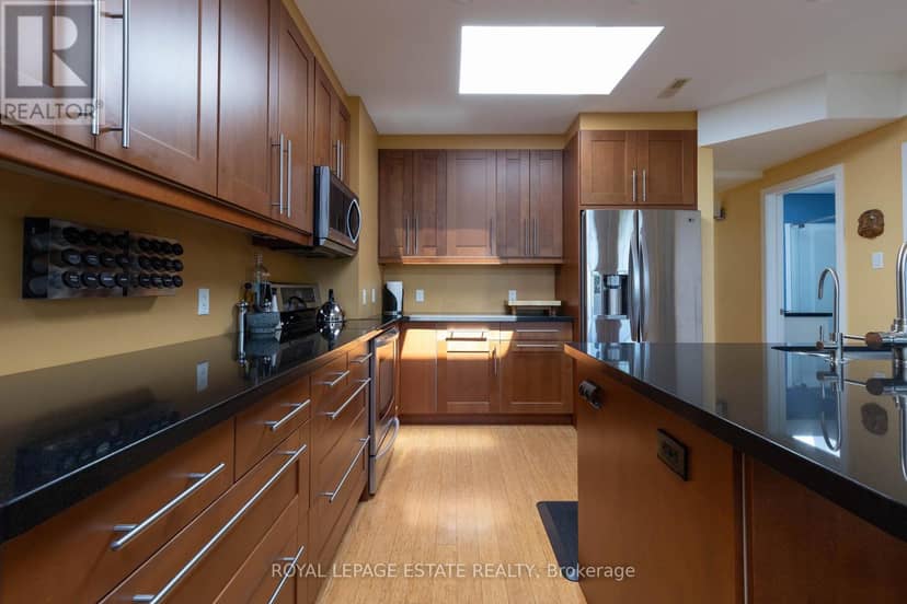 432 Queen Street E — photo 7 of 36