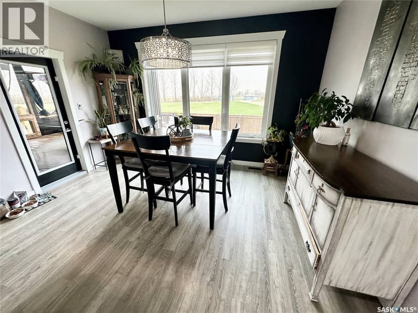 1 Lloyd AVENUE — photo 10 of 40