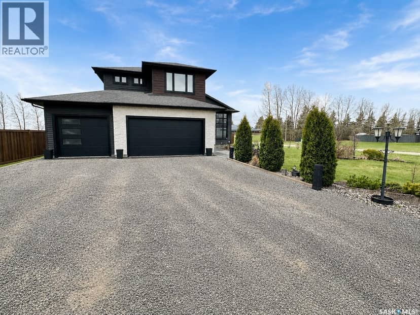 1 Lloyd AVENUE — photo 1 of 40