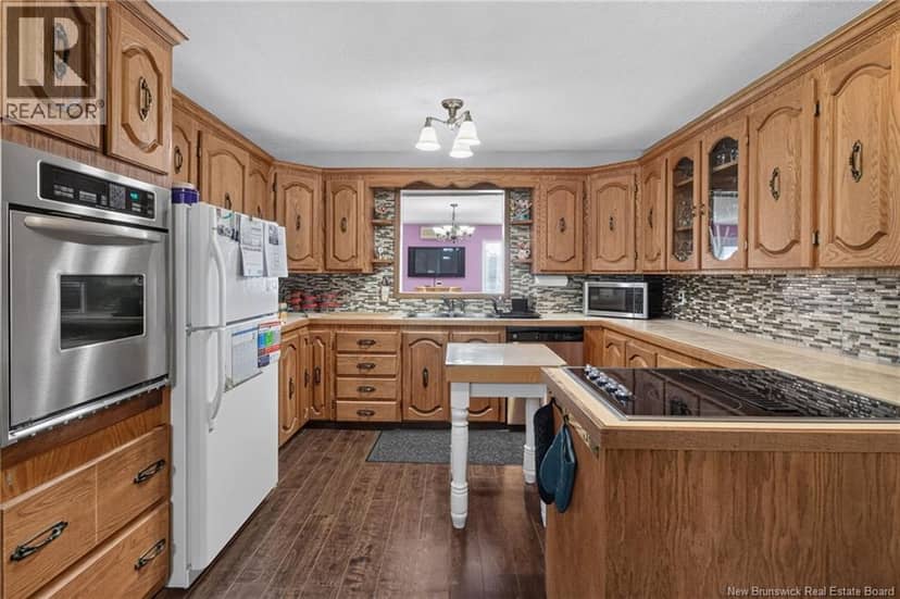 18 Atkinson Avenue — photo 4 of 40
