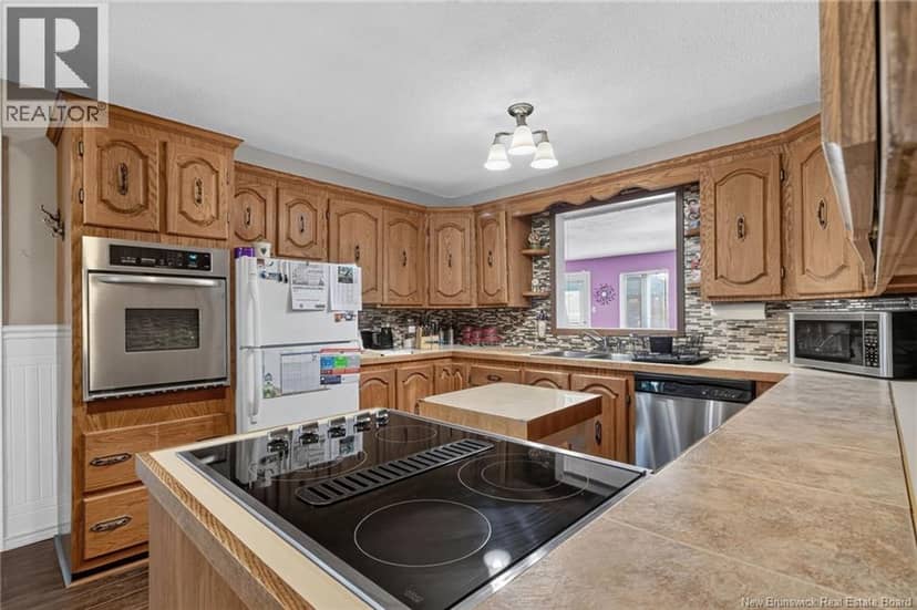 18 Atkinson Avenue — photo 7 of 40