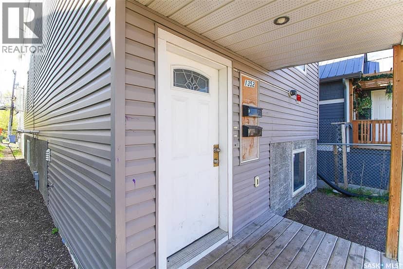 1352 Angus STREET — photo 5 of 40