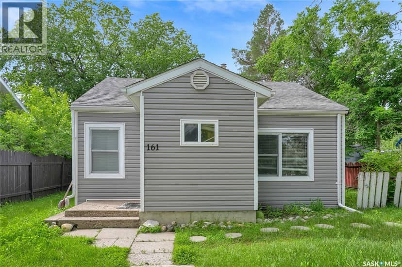 161 Lillooet STREET E — photo 4 of 30