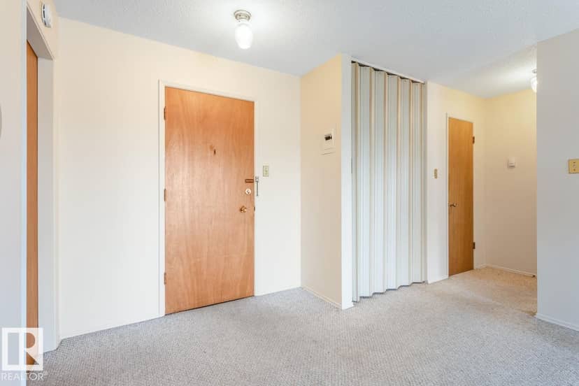 #302 11045 132 ST NW, Edmonton, photo 3