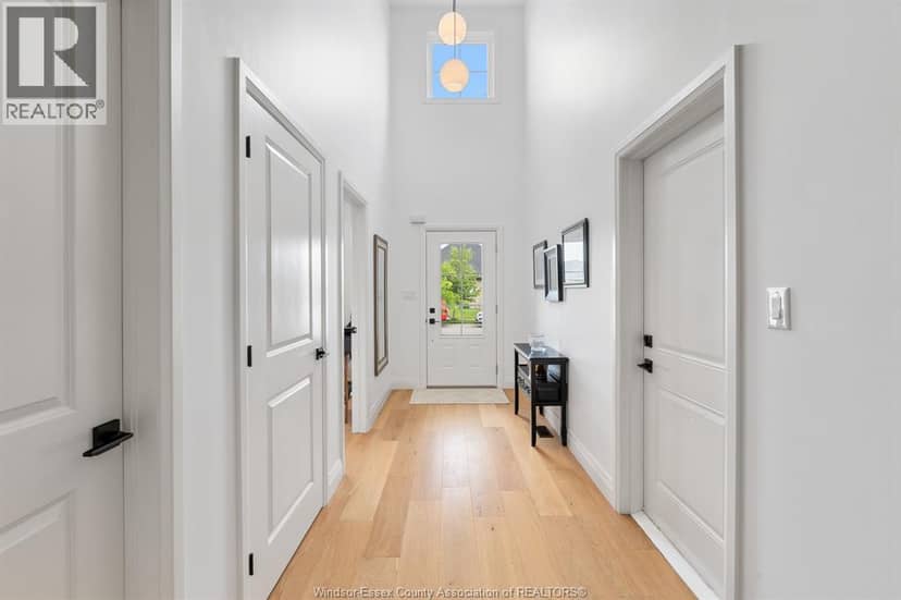 223 Livingstone CRESCENT — photo 15 of 40