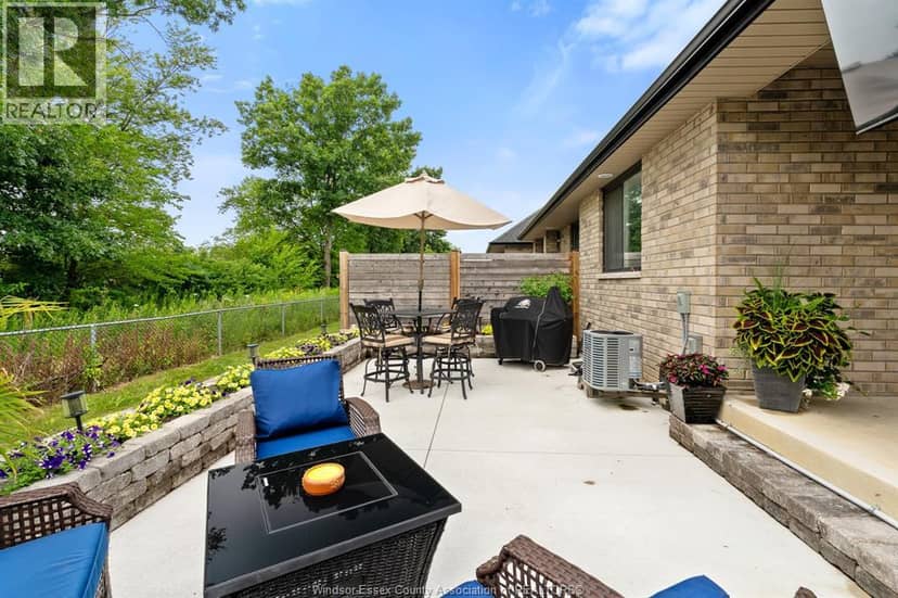 223 Livingstone CRESCENT — photo 38 of 40