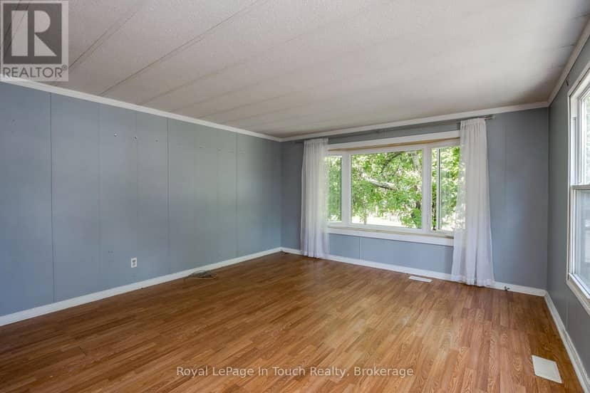 21 Vics Road, Midland, photo 2