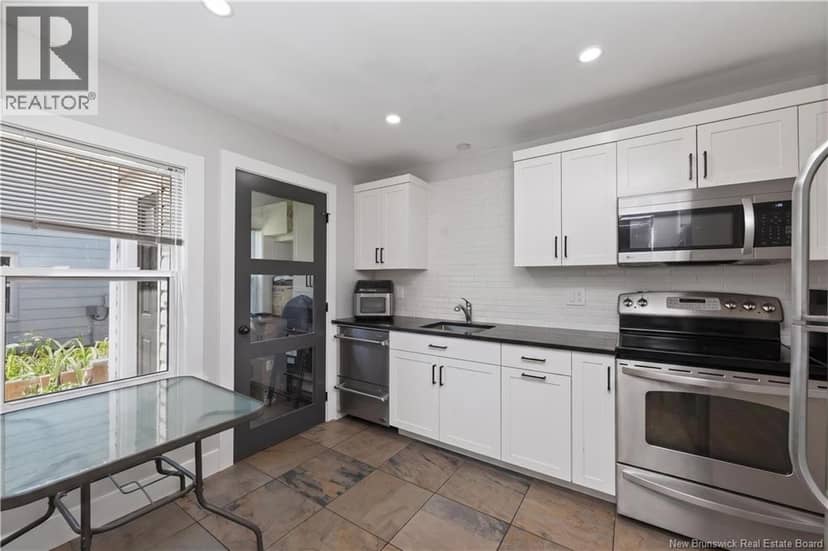 68-70 Arlington Drive — photo 11 of 40