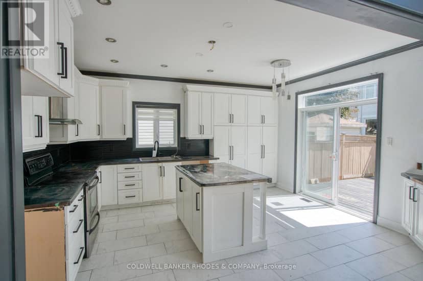 32 Catterick Crescent — photo 10 of 29