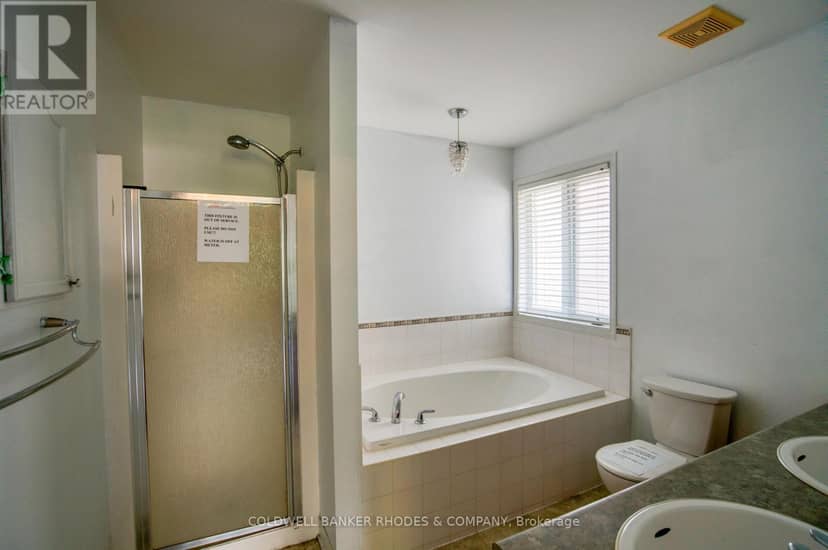 32 Catterick Crescent — photo 16 of 29