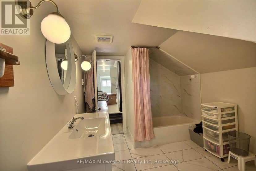 206 Union Street E — photo 13 of 17