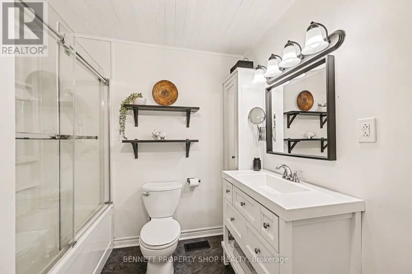 102 Moorhead Drive — photo 12 of 16