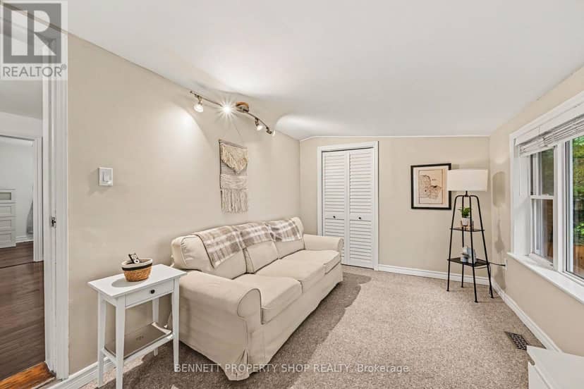 102 Moorhead Drive — photo 14 of 16
