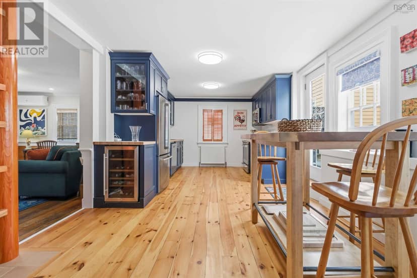 137 Pelham Street — photo 18 of 33