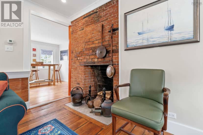 137 Pelham Street, Lunenburg, photo 8