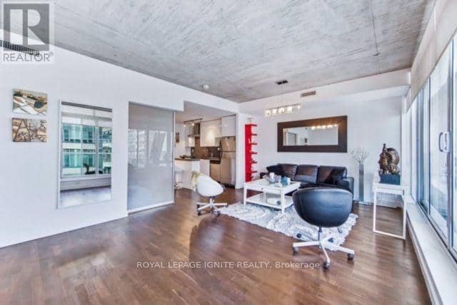 406 - 75 Portland Street — photo 6 of 10