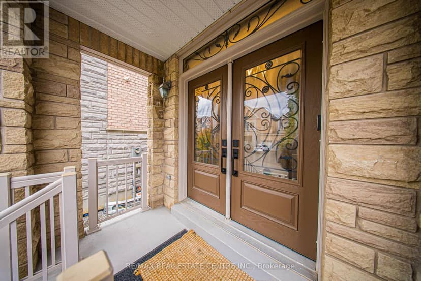 8 Bristlewood Crescent — photo 3 of 40