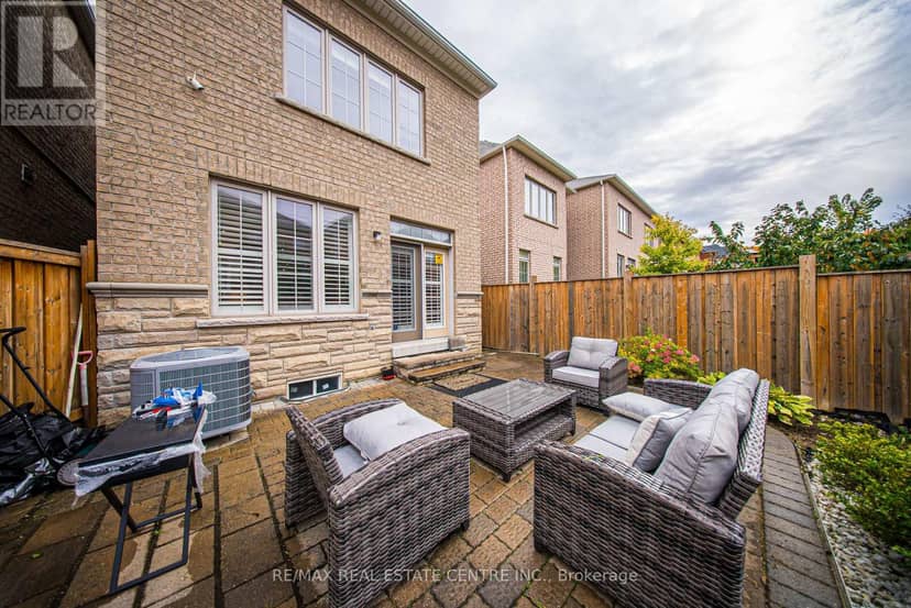 8 Bristlewood Crescent — photo 39 of 40