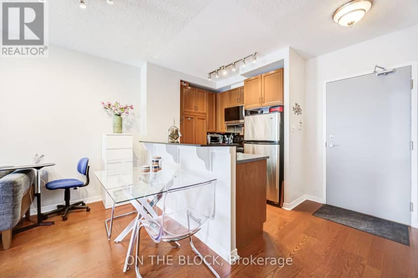 107 - 2495 Dundas Street W — photo 16 of 35