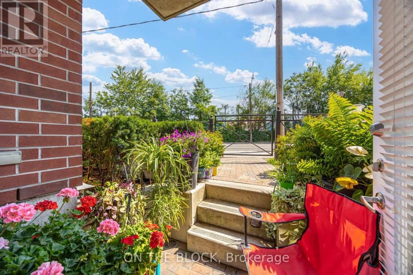 107 - 2495 Dundas Street W, Toronto, photo 6