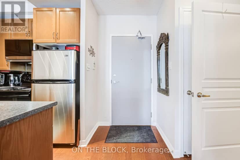 107 - 2495 Dundas Street W, Toronto, photo 8
