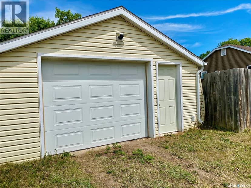 120 3rd STREET W, Carnduff, photo 2