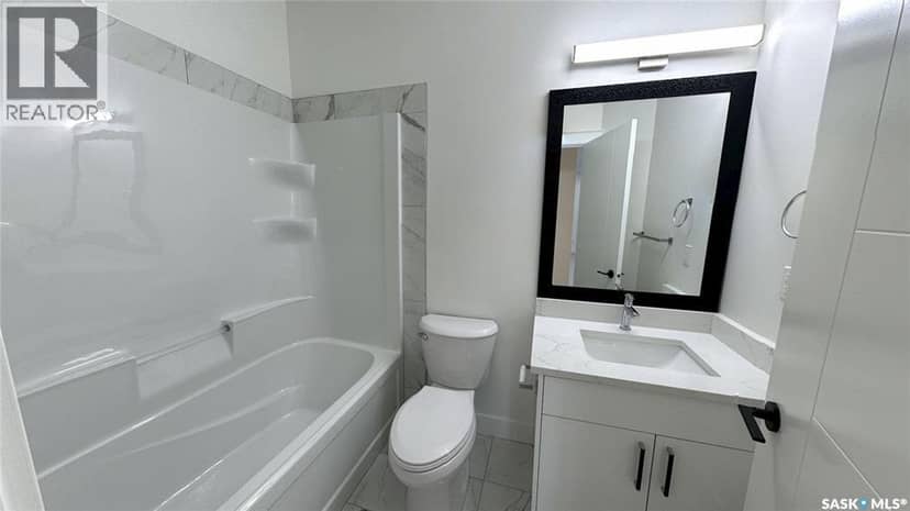 351 Kinloch BAY — photo 3 of 5