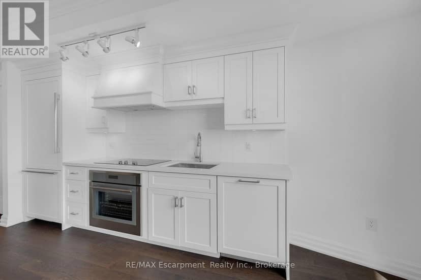 605 - 2060 Lakeshore Road — photo 8 of 34