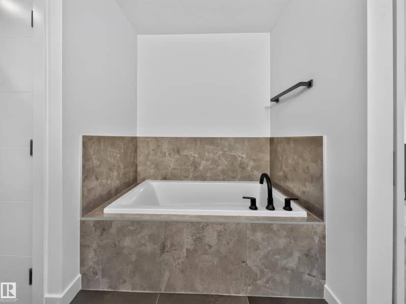 8711 149 ST NW — photo 32 of 40