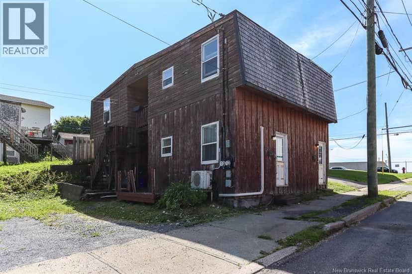 304 Carmarthen Street — photo 2 of 36