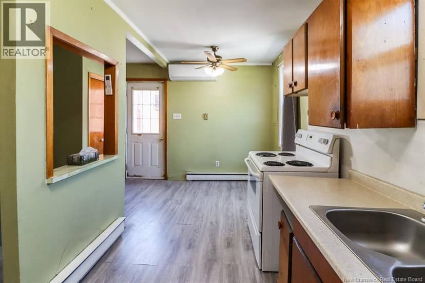 304 Carmarthen Street — photo 4 of 36