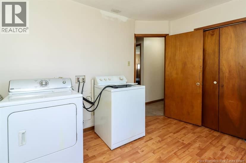 304 Carmarthen Street — photo 11 of 36