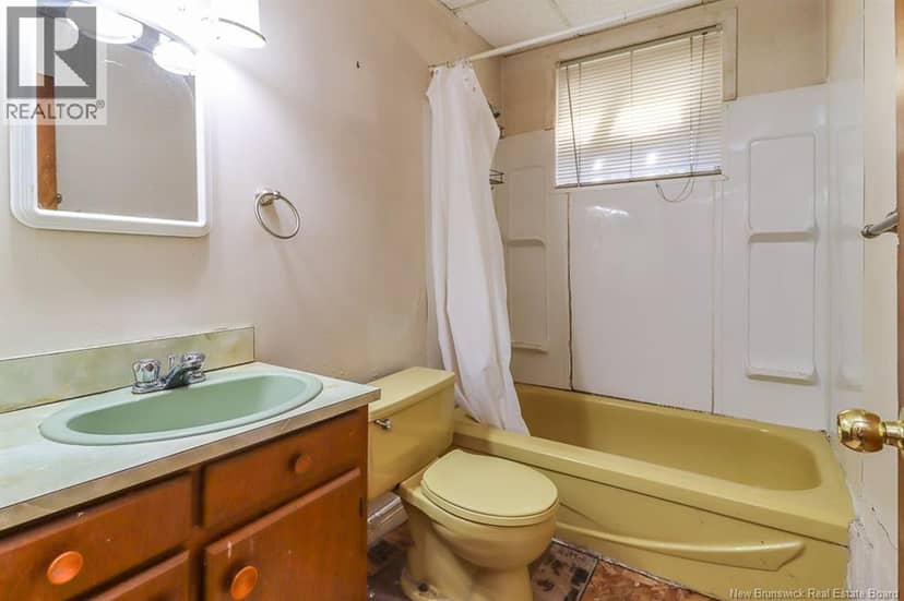 304 Carmarthen Street — photo 17 of 36